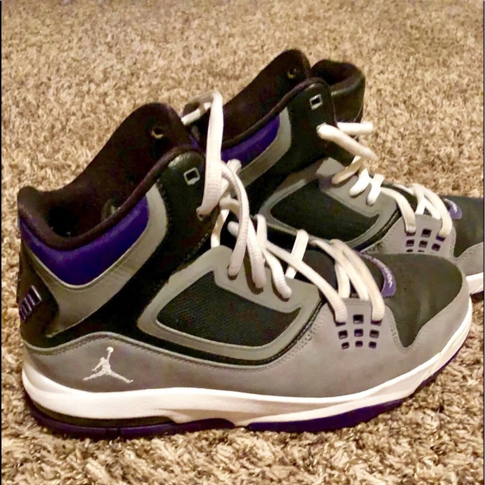 Men’s Jordan’s size 9